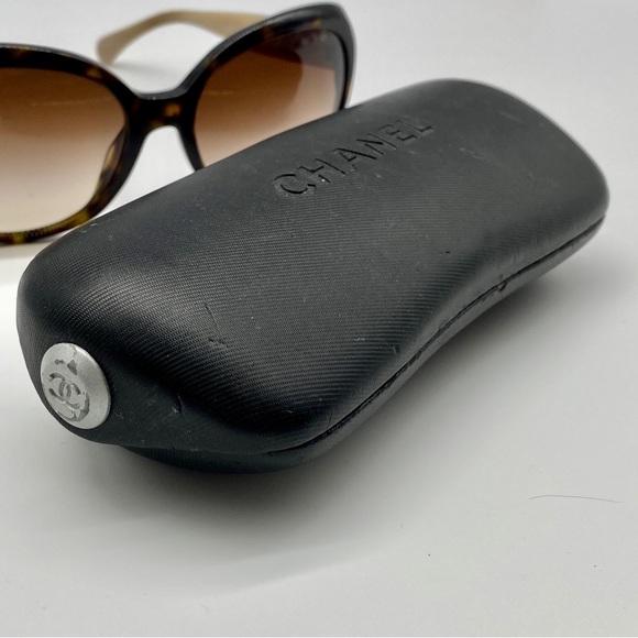 AUTHENTIC CHANEL QUILTED GOLD 5184 TORTOISE WOMENS SUNGLASSES WITH CASE - Picture 8 of 8